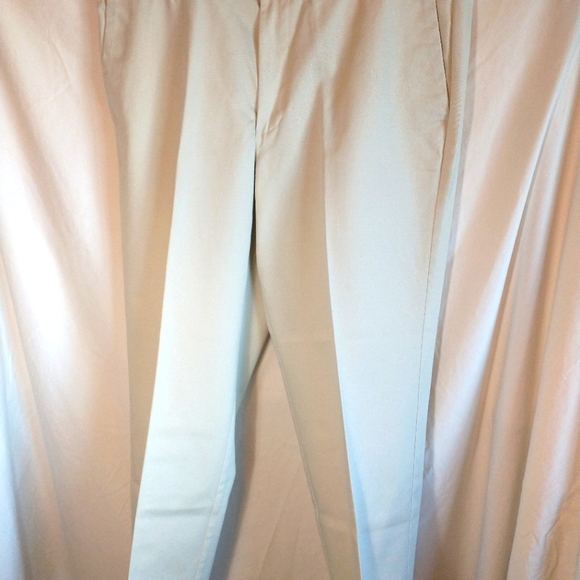 Men's Classic Fit Dockers - Picture 4 of 7